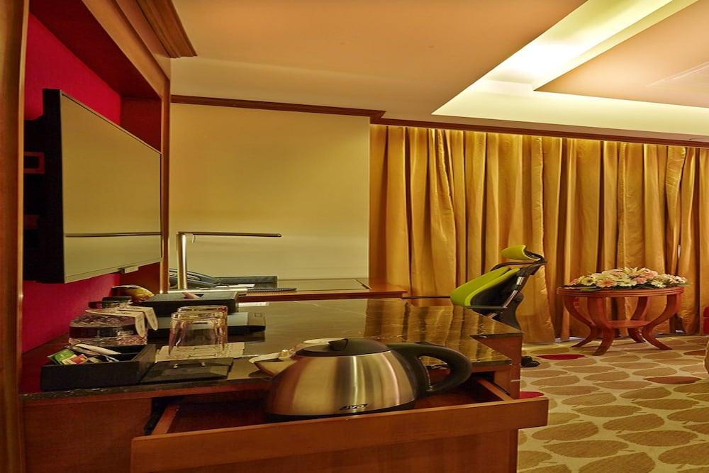 Six Seasons Hotel Dhaka Exterior photo
