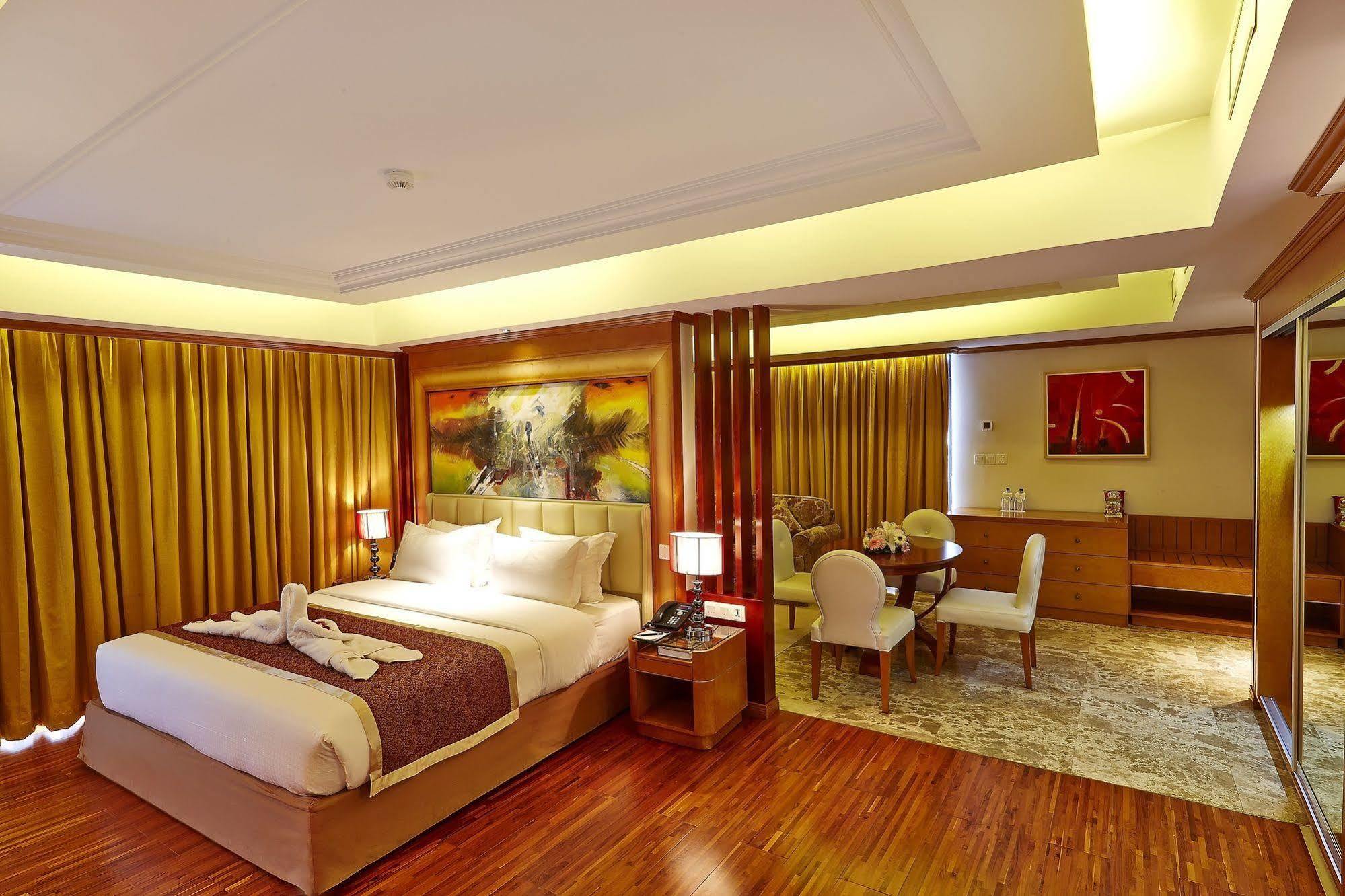 Six Seasons Hotel Dhaka Exterior photo